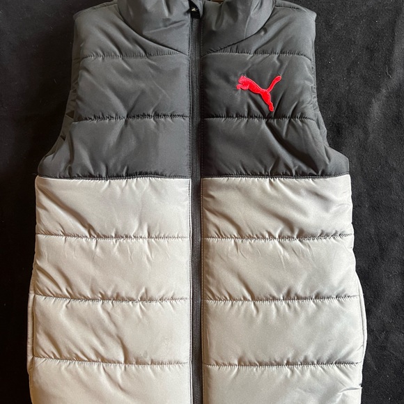 Boys thick Puma vest.  Size 7/8 - Picture 1 of 3